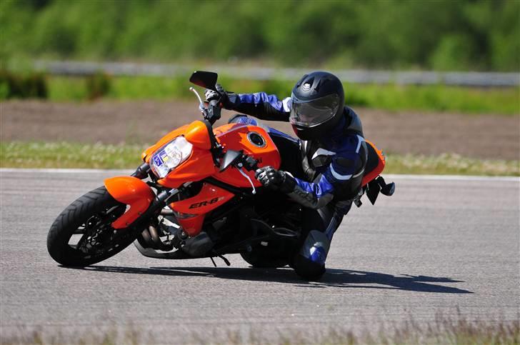Kawasaki ER 6N - Knæ i asfalt på Anderstorp :-) billede 11