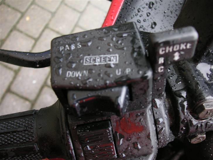 Suzuki GSX 1100 F  - Lækker lille detalje med elektrisk vindspejl ..  billede 7