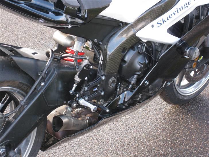 Yamaha R6 baneged - fodhvilere og megaphon monteret billede 3