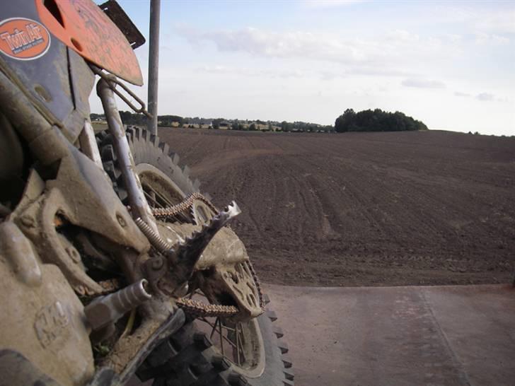 KTM 450 EXC  Solgt - Ved garagen efter tur... billede 1