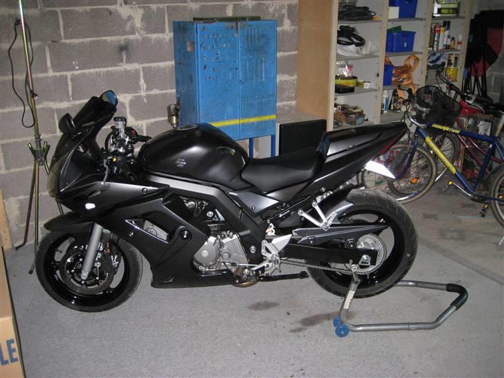 Suzuki SV 650 "SOLGT" billede 4