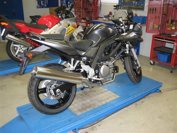 Suzuki SV 650 "SOLGT" - Ny og standart billede 9