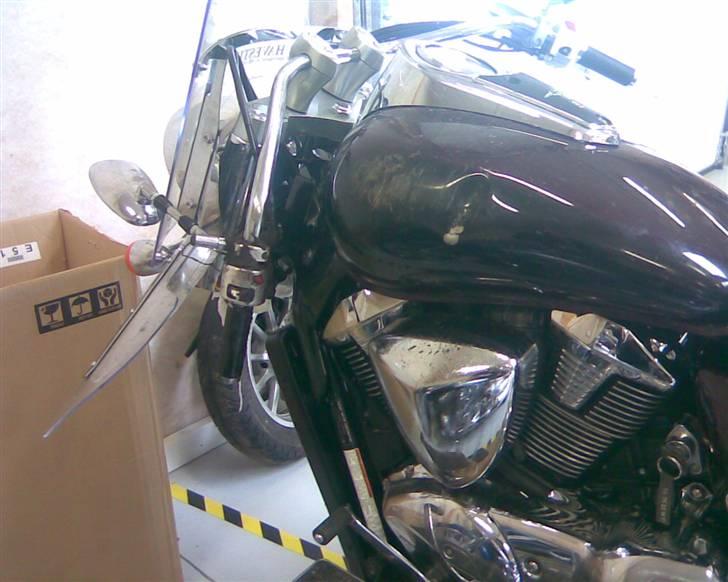 Suzuki vlr 1800 intruder død - totalskadet efter den blev kørt ned mens den var parkeret billede 8