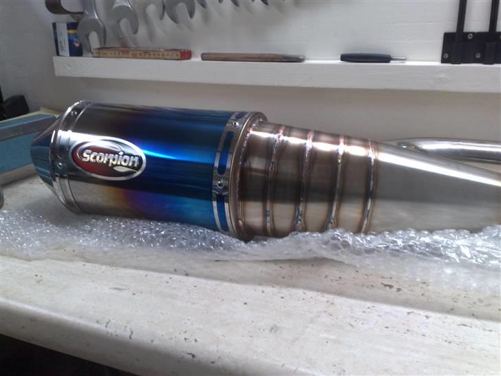 Suzuki Gsxr 750 K7  - Scorpion Titanium Flame (only for race in uk) billede 14