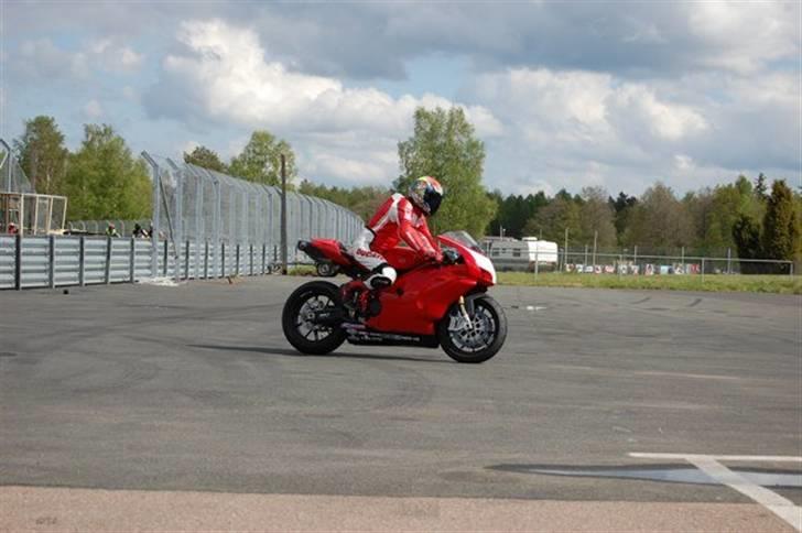 Ducati 999 R - sådan ser vi ud klar til race!!! billede 11