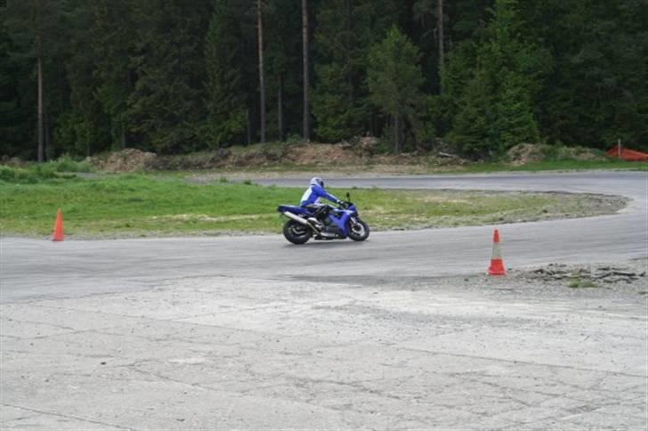 Yamaha R1 billede 7