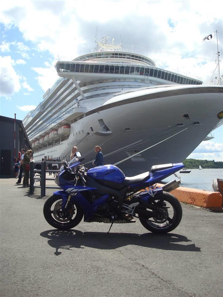 Yamaha R1 billede 8