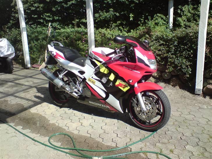 Honda CBR 600 F3 (Solgt) - Med den nye bagende billede 1