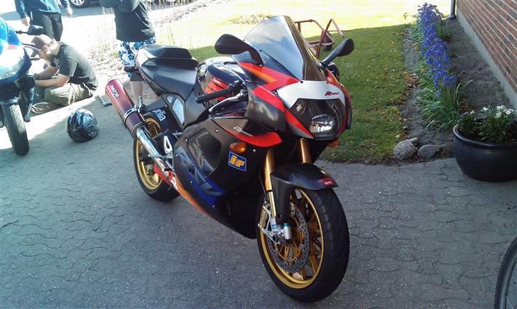 Aprilia RSV 1000R billede 2