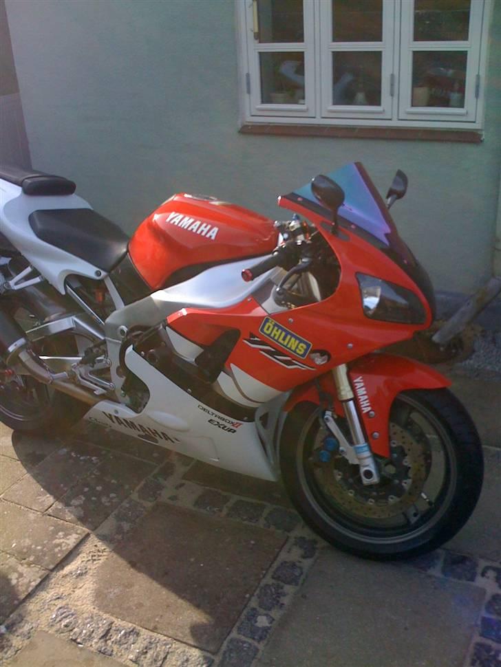 Yamaha yzf r1 billede 1