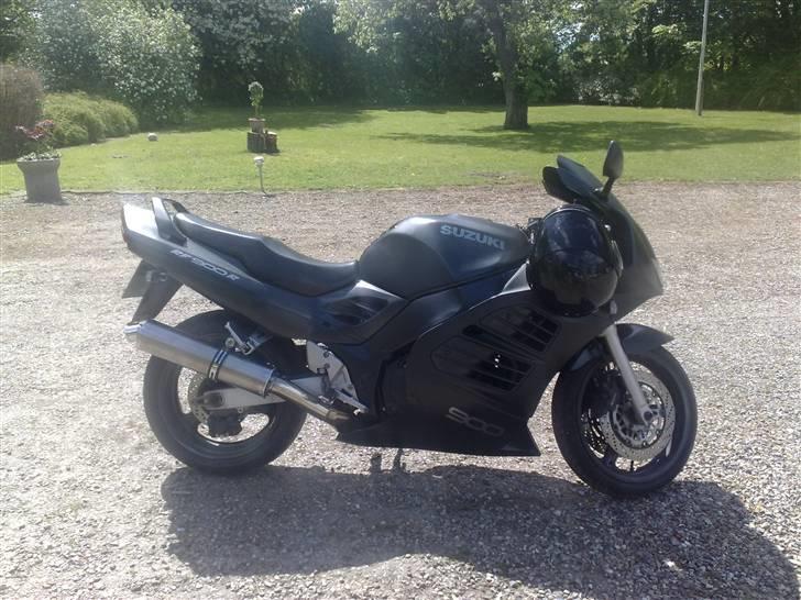 Suzuki RF900R - Mc´en nymalet i matsort billede 1