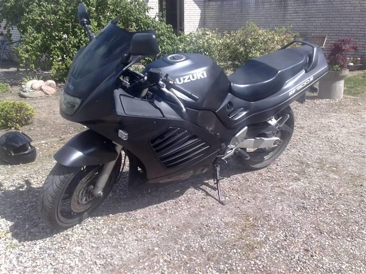 Suzuki RF900R billede 3