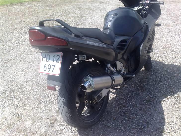 Suzuki RF900R billede 9