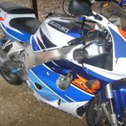Suzuki gsxr srad
