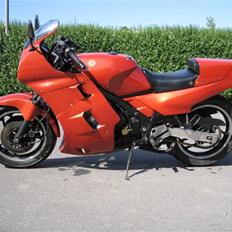 Yamaha FZ 750