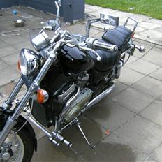 Suzuki intruder vs 700