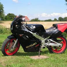 Suzuki Gsx-R