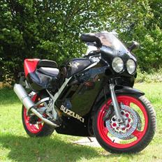 Suzuki Gsx-R