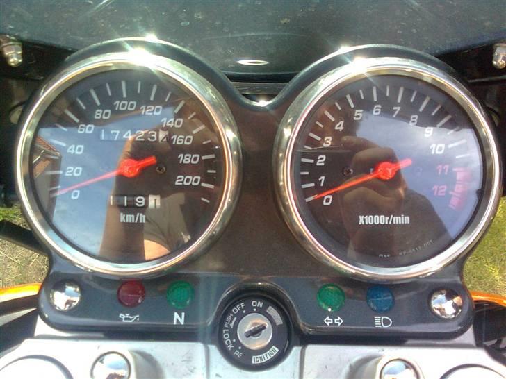 Suzuki GS 500 E (Solgt) - Billedet er taget efter ca 1.5 md. kørsel.. Har allerede kørt næsten 3000 km! billede 3