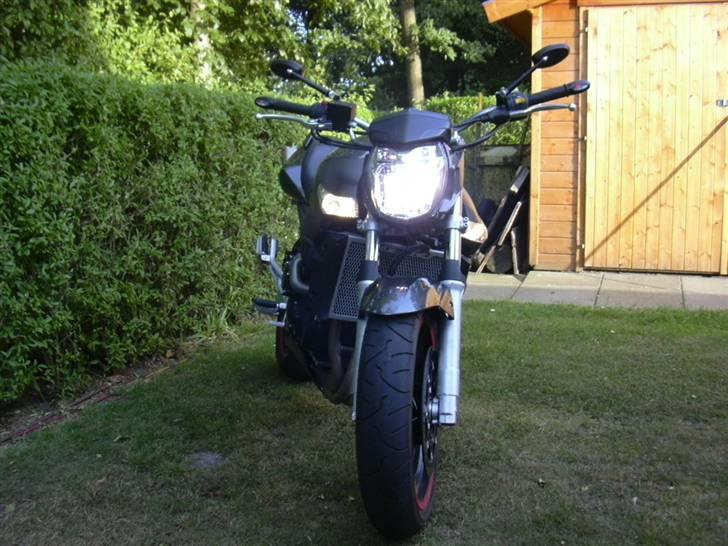 Suzuki GSR 600 [ Solgt ] - Sat Pos. Lys i hvor blinklys sad tidligere, og monteret blink i styret billede 15