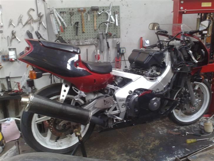 Honda CBR 400 RR NC 29 ***solgt*** - Så er delene i gang med at blive monteret :P billede 16