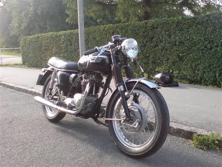 Triumph Bonneville T120 - Nye fælge, forlygte og lidt andet billede 5