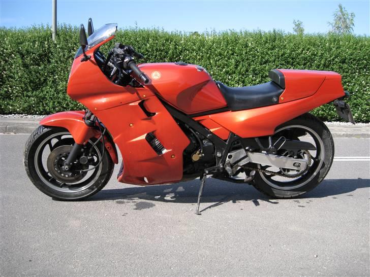 Yamaha FZ 750 billede 2