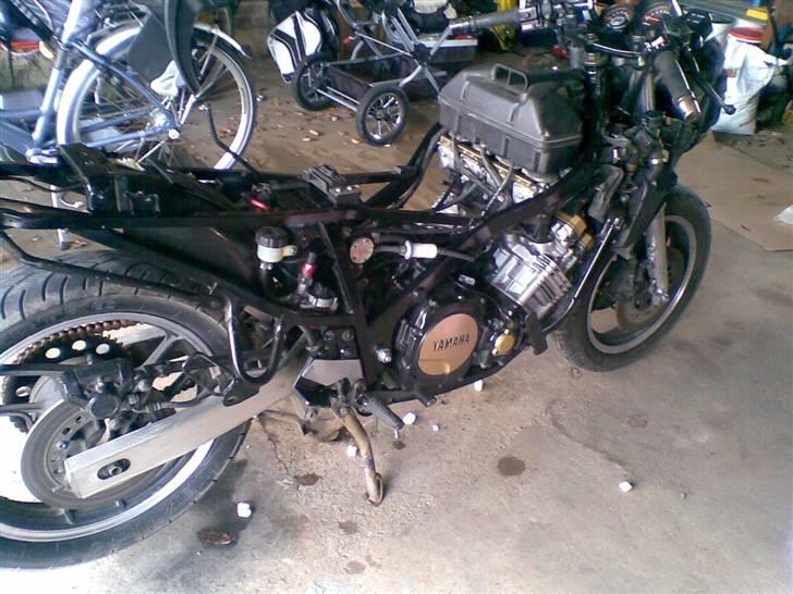 Yamaha FZ 750 billede 15