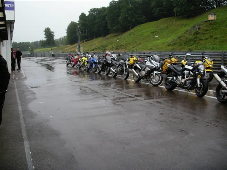 Kawasaki ER6N - Knutstorp august 2008 - Regnrekord !! øv øv øv. Money down the drain billede 5