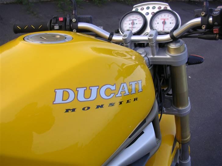 Ducati Monster 750 billede 1