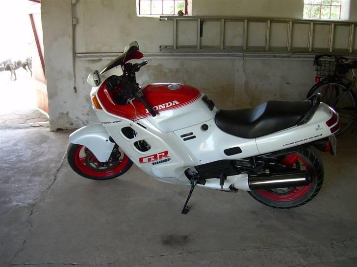 Honda cbr1000f billede 3