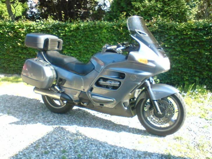 Honda ST 1100 Pan European - Så har vor efterlængtede mc endelig landet på gården... billede 1