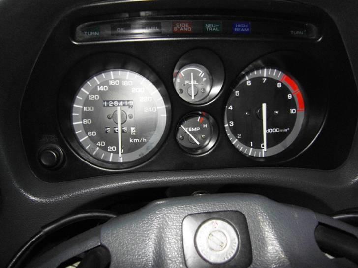 Honda ST 1100 Pan European - for de som ikke tror på at den har kørt så mange km, så her er bekræftelsen, og den går mindst lige så langt til... billede 10