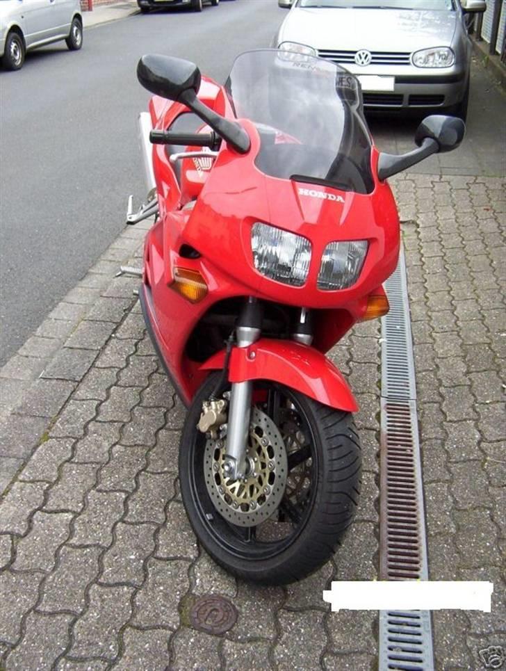 Honda VFR 750F billede 2