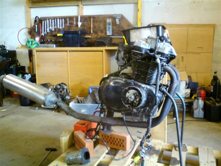 Suzuki GS 500 E på 4 hjul billede 3