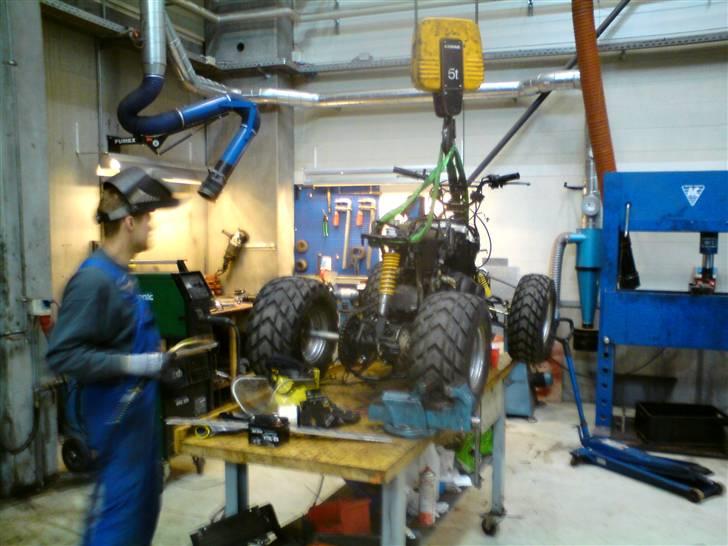 Suzuki GS 500 E på 4 hjul billede 8