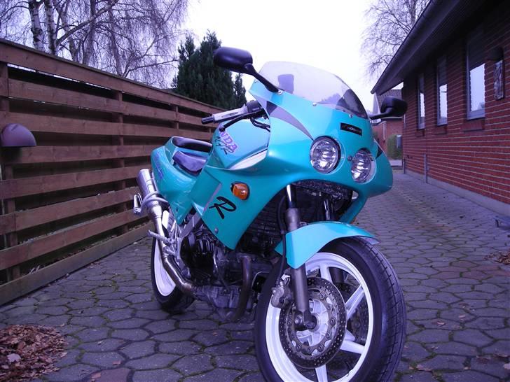 Honda VFR 400 RR billede 2