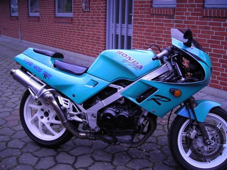 Honda VFR 400 RR billede 4