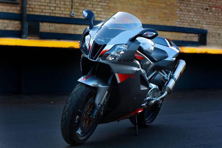 Aprilia RSV 1000 R billede 1