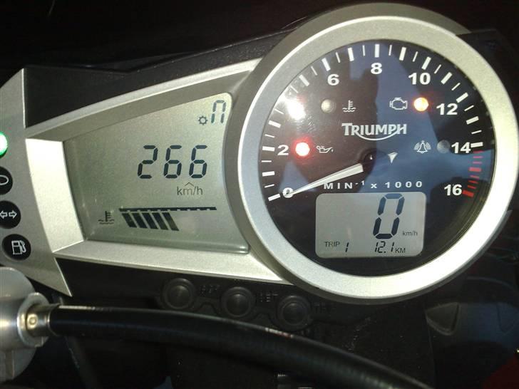 Triumph Daytona 675 - mon ikke der skal trækkes lidt fra ? billede 7