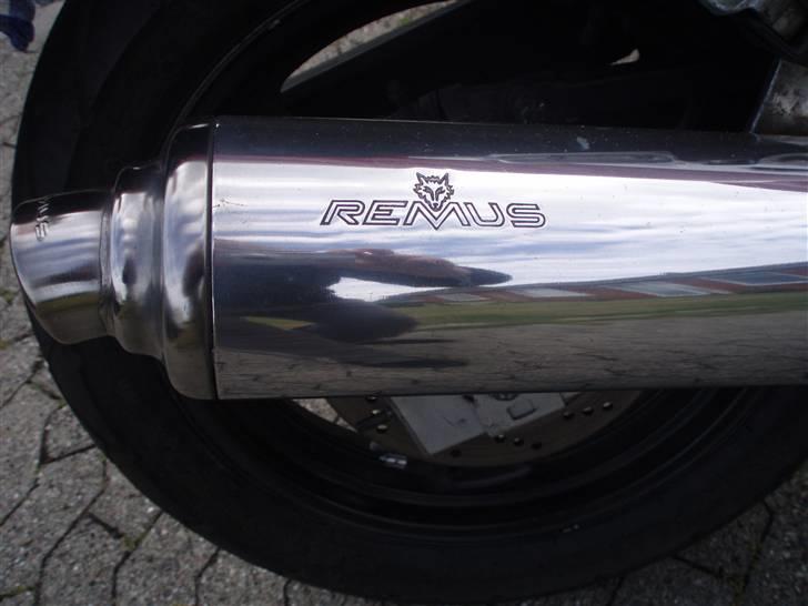 Suzuki gsx 750 f solgt billede 2