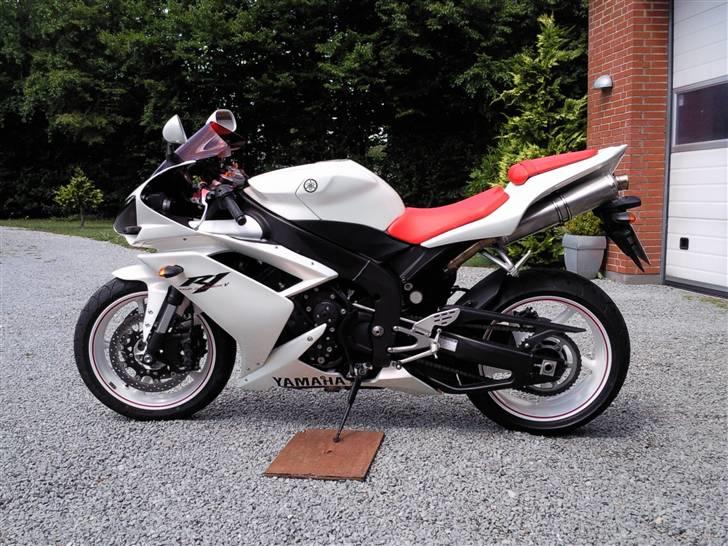 Yamaha R1 billede 6