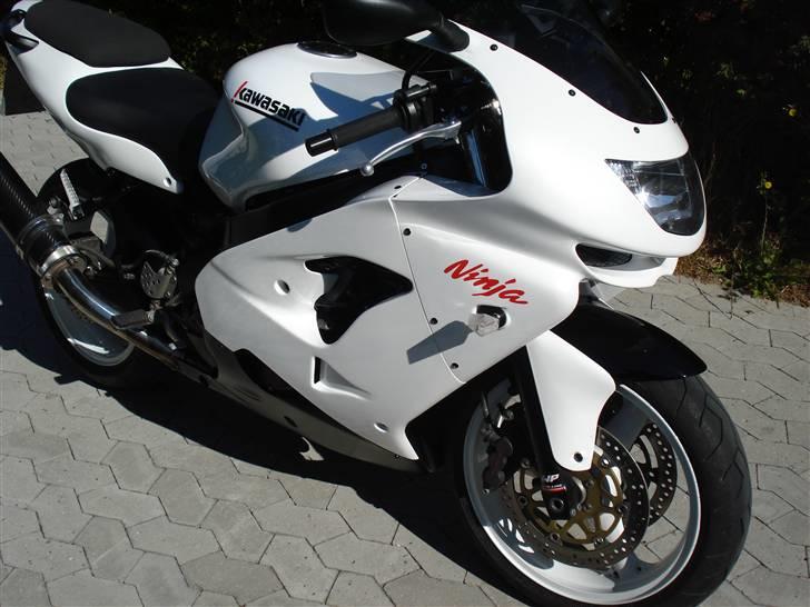 Kawasaki ZX9R billede 1