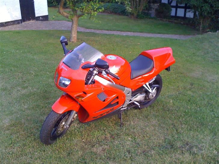 Honda VFR 750 F billede 4