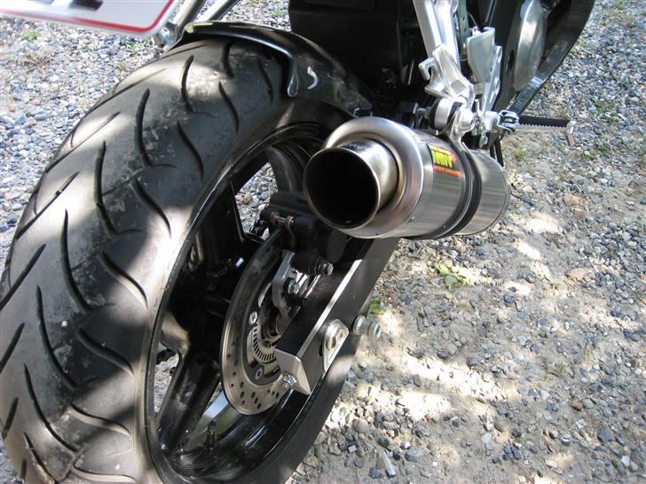 Suzuki SV 650 "SOLGT" - Uden db-killer. Folk skal kunne høre jeg kommer, så de kan nå og komme af banen. billede 11