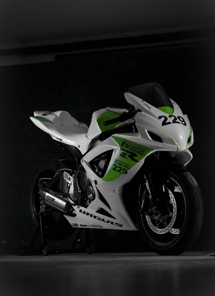 Suzuki GSXR 750 Baneged -Solgt- - Evt. design? billede 1