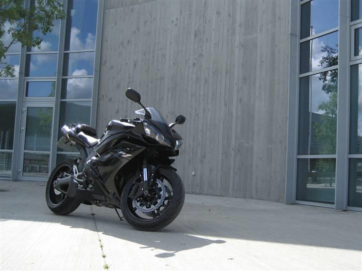 Yamaha YZF R1 billede 1