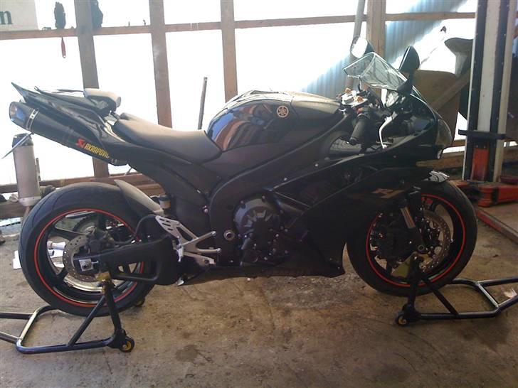 Yamaha YZF R1 - Billede med de gamle Rim-Stripes...var ik tilfreds med farven, så de røg igen... billede 17