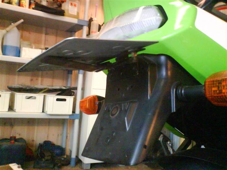 Kawasaki zx-6r ninja SOLGT - ophængt i et fjederbelastet hængsel, og pl. holdes nede med en elektromagnet billede 2