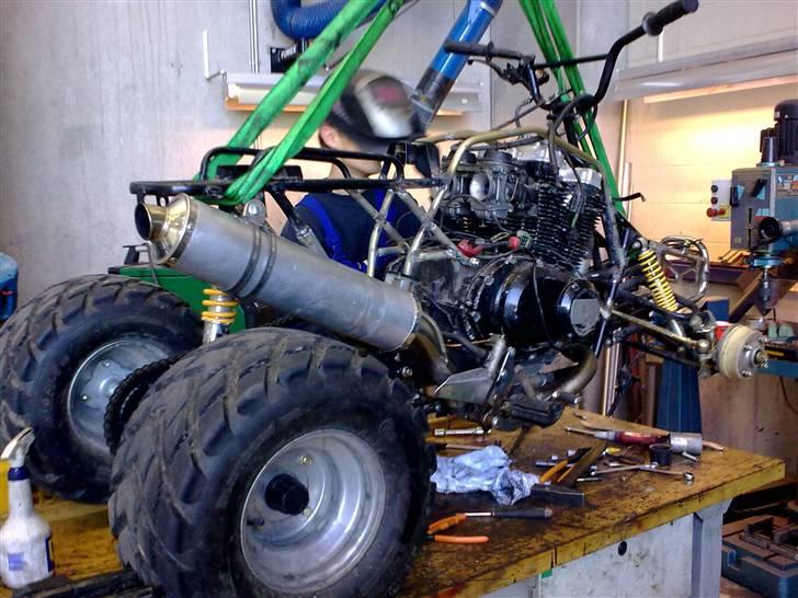 Suzuki GS 500 E på 4 hjul billede 11